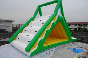 Airtight floating aqua slide