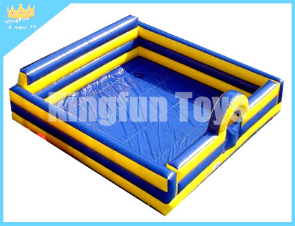 Inflatable ground pool with soap or sand